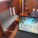Hotel en barco Downtown Sailboat - Vega 1