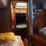 Downtown Sailboat - Vega 1 Hotel en barco
