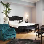 Dorsia & Restaurant
