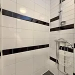 Workers House - 4 Bedroom - 7 Beds - Near Volvo - Desks Γκέτεμποργκ