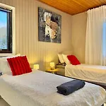 Workers House - 4 Bedroom - 7 Beds - Near Volvo - Desks * Γκέτεμποργκ
