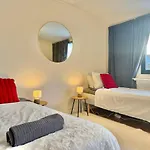 Σπίτι διακοπών Workers House - 4 Bedroom - 7 Beds - Near Volvo - Desks Γκέτεμποργκ