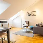 Big Bright Loft On Andra Langgatan