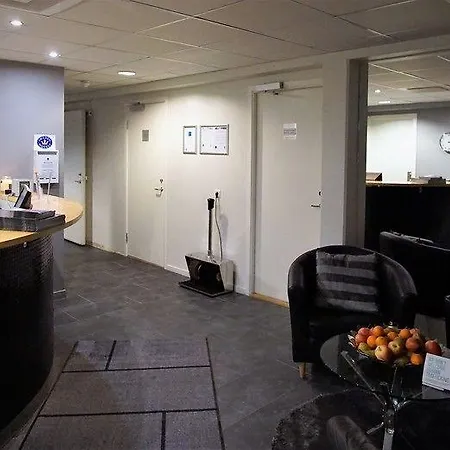 Sure By Western Arena 3*