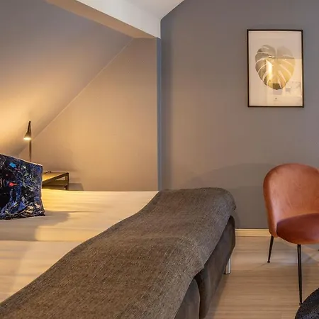 Treetop Hangout & מלון