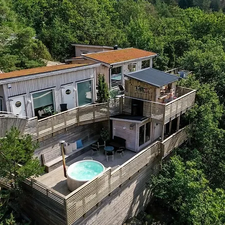 Treetop Hangout &
