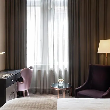 Elite Plaza Hotel 4*