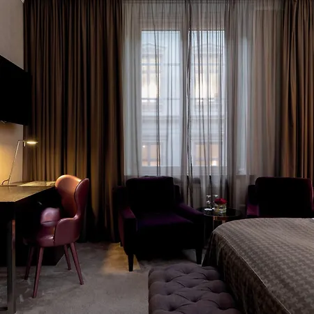 Elite Plaza Hotel 4*