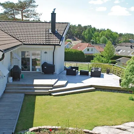Amazing In Vstra Frlunda With Kitchen *