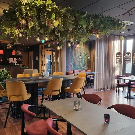 Treetop Hangout & Goteborg