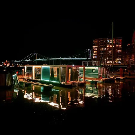 Botel La Mare