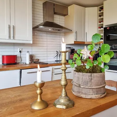 2 Bedroom Beautiful In Hébergement de vacances Göteborg