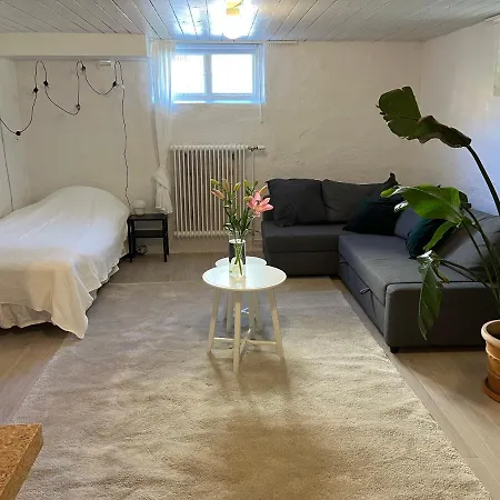 Daire Spacious & Affordable Stay, 8 Sleeps With Garden! Göteborg