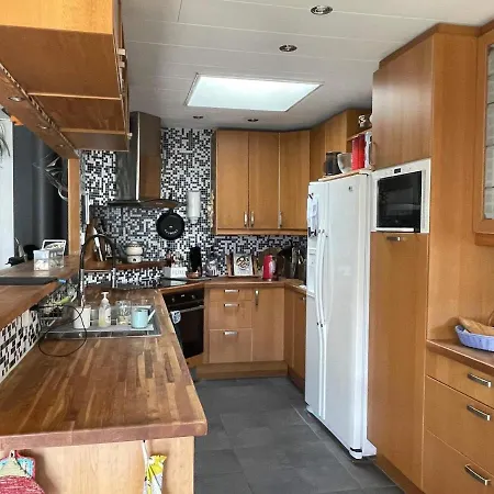 5 Person In Vaestra Froelunda Сasa de vacaciones *