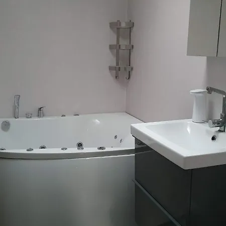 5 Person In Vaestra Froelunda Gotemburgo