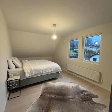 Villa Naera Och Stan