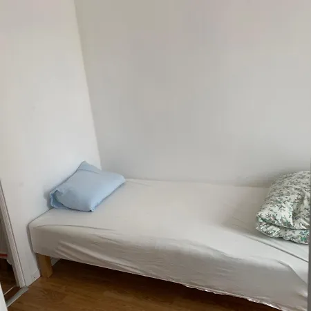 Δωμάτια σε οικογενειακή κατοικία Vivian House