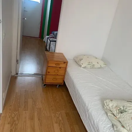 Δωμάτια σε οικογενειακή κατοικία Vivian House *