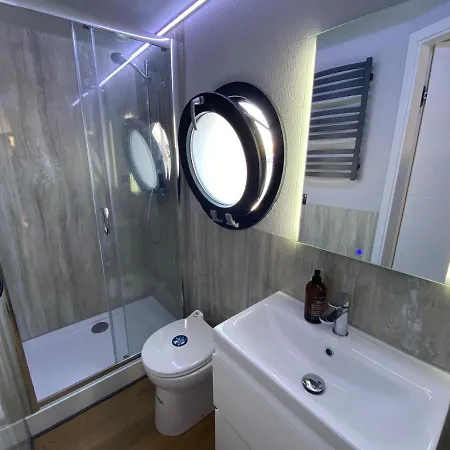 Bateau-hôtel Kungsviken - Hausboot Im Herzen Von *