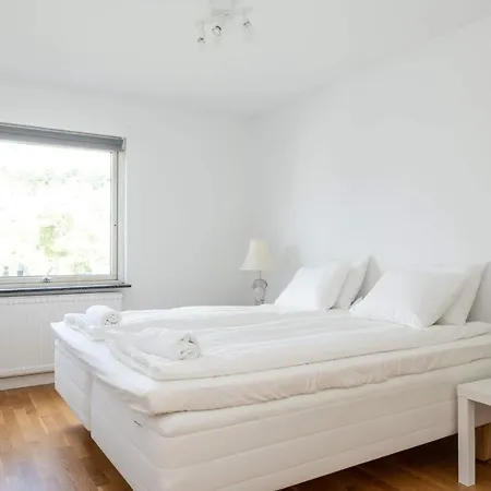 Homestay White & Bright In A Shared Gothenburg