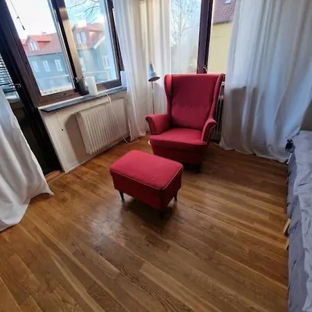 Lugn Och Skoen Laegenhet Centralt. Appartement