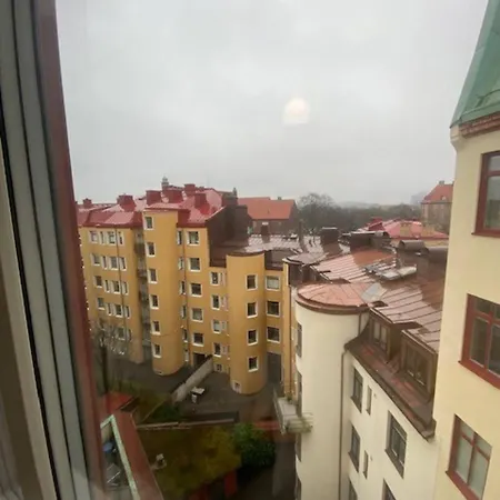 Appartamento Modern In Lovely Part Of The City *