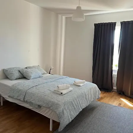 Comfortable In Cozy Location Apartment *