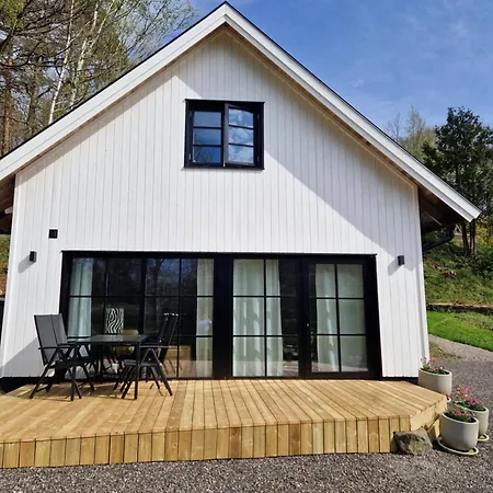 The Little House By The Paddock - Only For Non Smokers * 예테보리