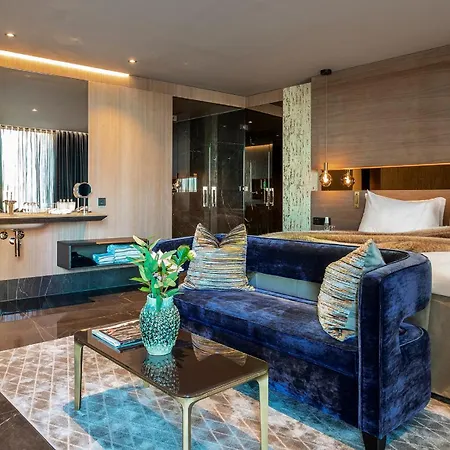 Riverton Hotell