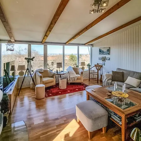 2 Bedroom Beautiful In Hébergement de vacances *