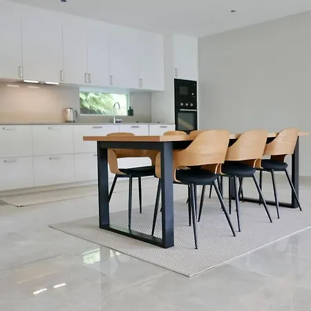 Apartament Big House For Workers & Familys Near Volvo *