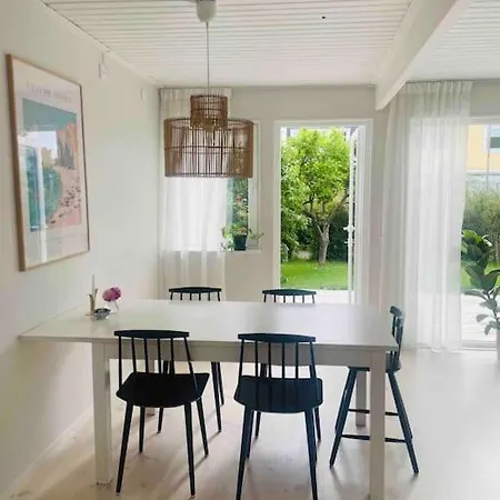 Villa Barnvaenligt Radhus Naera Bade Stan Och Hav Gothenburg