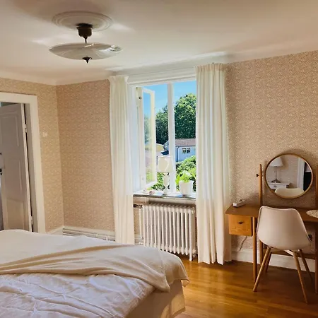 In House With View And Free Parking Apartment