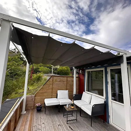 Backstugan - Litet Hus Med Storslaget Laege *