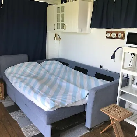Feriehus Backstugan - Litet Hus Med Storslaget Laege