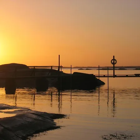 Backstugan - Litet Hus Med Storslaget Laege Holiday home *