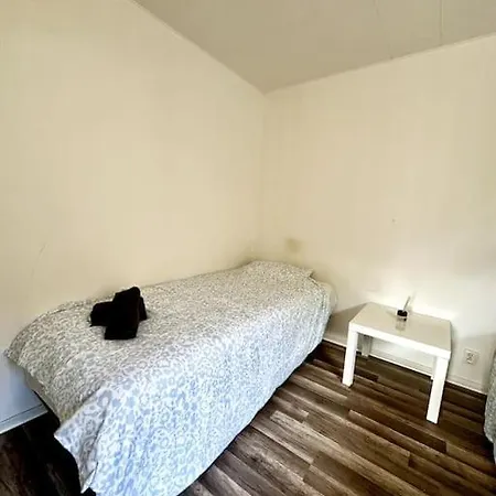 Apartment Workers House Near Volvo *