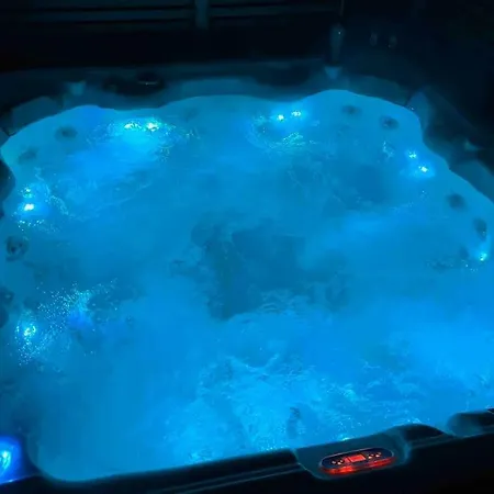 빌라 Mysigt Hus Med & Jacuzzi I Olofstorp *