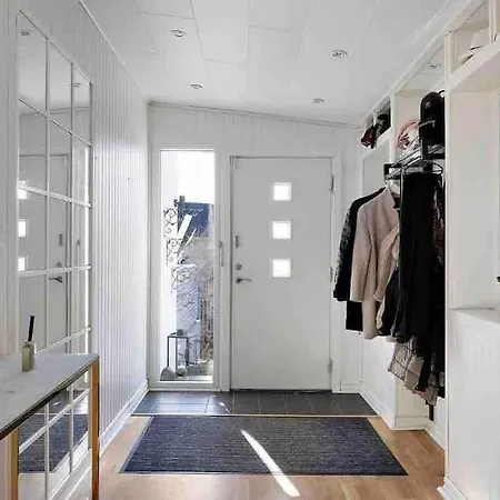 Mysigt Hus Med & Jacuzzi I Olofstorp 예테보리