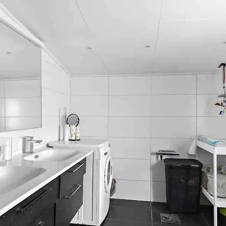 빌라 Mysigt Hus Med & Jacuzzi I Olofstorp *