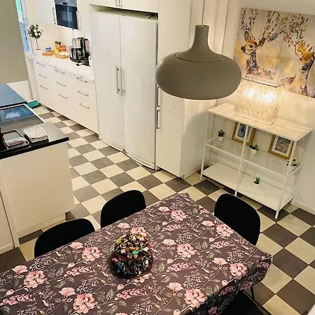 Villa Hus Med 12 Baeddar Naera Och Gratis Parkering *