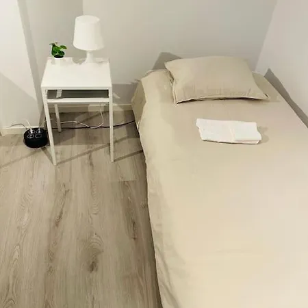 Hus Med 12 Baeddar Naera Och Gratis Parkering *