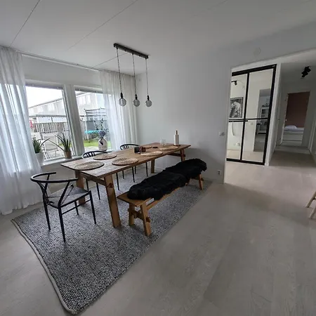 Mysigt Radhus I Fiskebaeck