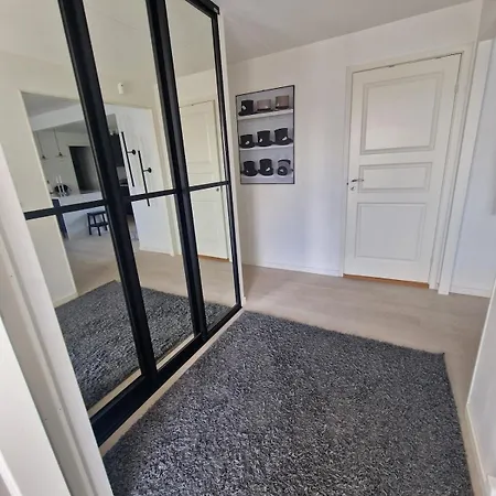 Mysigt Radhus I Fiskebaeck Villa