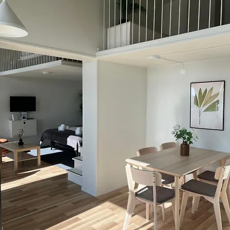 Отель Waterfront 4*