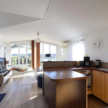 3 - 16 Beds - Views - *