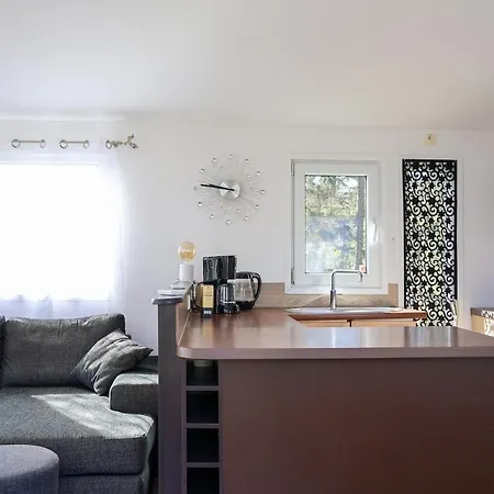3 - 16 Beds - Views -
