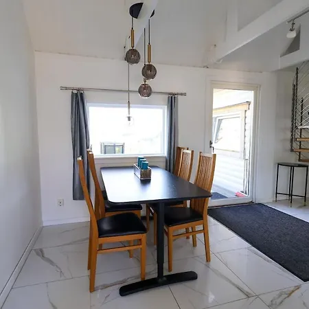 3 - 16 Beds - Views - *