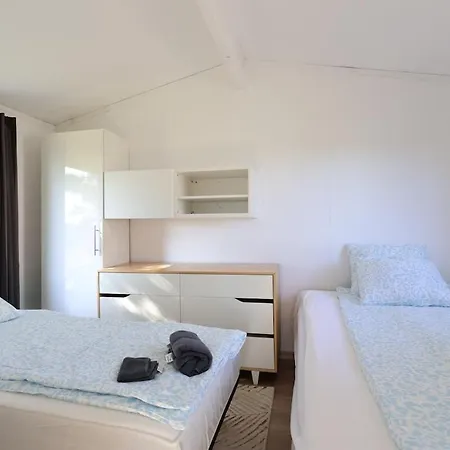 3 - 16 Beds - Views - Vila