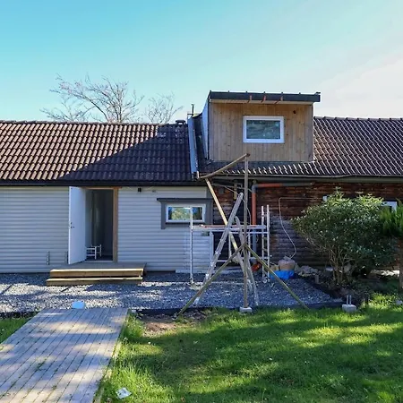 3 - 16 Beds - Views - Villa *
